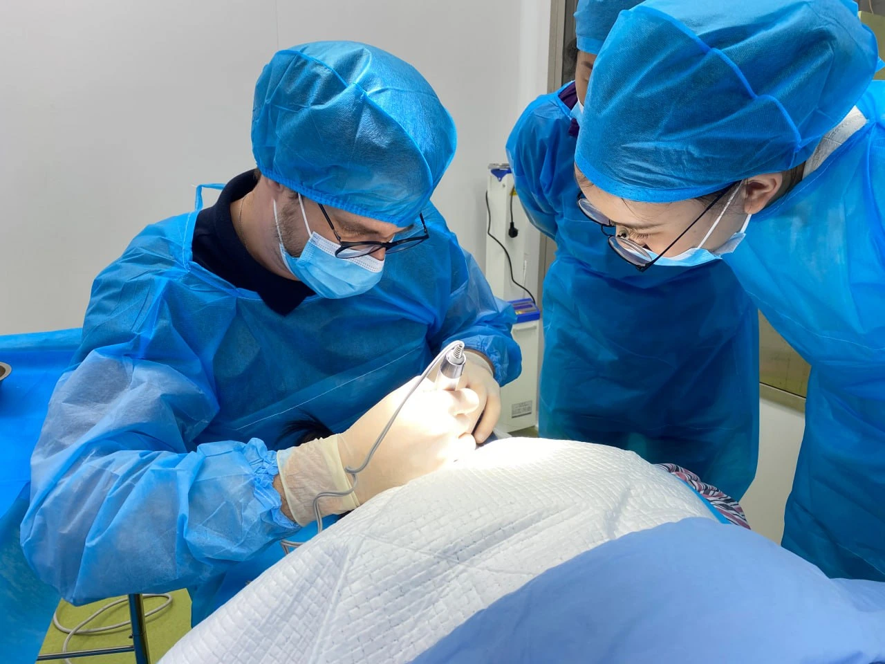 Close-up of an AF eyebrow procedure performed at the partner clinic in Shenzhen